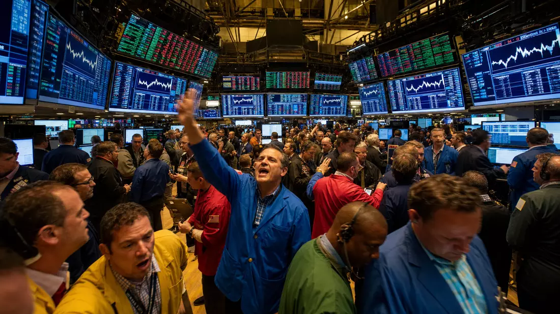 American International Group US0268747849 NYSE floor traders with insurance sector stock charts