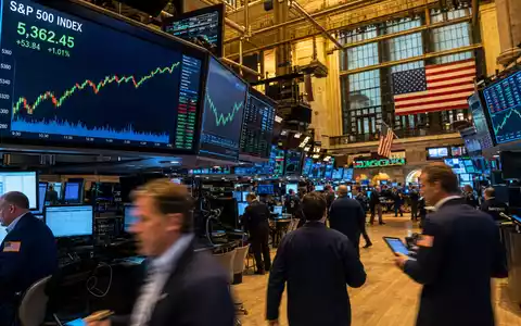 Fidelity National Info US31620M1062 auf dem NYSE Boersenparkett mit S&P-500-Charts und aktiven Haendlern - Foto: THN