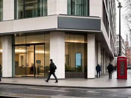 Lloyds Banking Group (GB0008706128) betreibt zahlreiche Bankfilialen in britischen Innenstädten und Einkaufsstraßen - Foto: THN