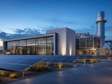 Architektur-Render einer modernen Energieanlage veranschaulicht Geschäftsfeld von PG&E Corporation, Aktie ISIN US69331C1080, Solarpanels - Foto: THN