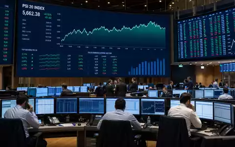 Börsen-Editorial vom Handelssaal mit PSI-20-Charts steht für NOS SGPS SA, ISIN PTZON0AM0006, Euronext Lisbon - Foto: THN