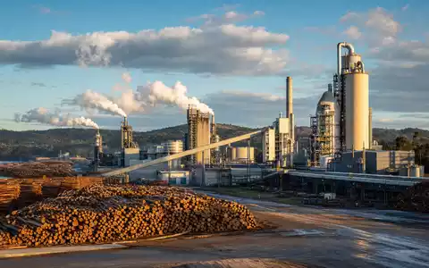 Fotorealistische Zellstofffabrik mit Dampf zeigt The Navigator Company, ISIN PTNVG0AE0000, produzierend in Portugal - Foto: THN