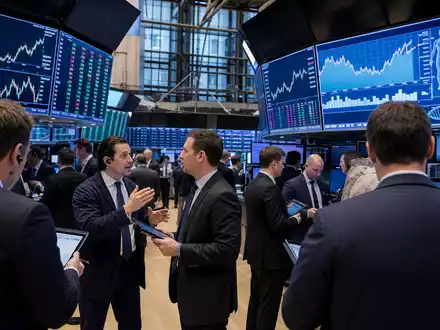 Börsen-Editorial-Foto vom Trading-Floor mit Charts symbolisiert Börsennotierung von McKesson Corporation ISIN US58155Q1031 an der NYSE - Foto: THN