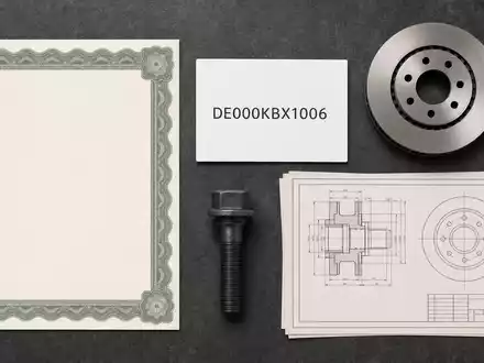 Flatlay-Arrangement mit Aktienzertifikat und ISIN-Karte symbolisiert Knorr-Bremse AG, Aktie mit ISIN DE000KBX1006 an Börse - Foto: THN