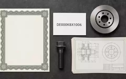 Flatlay-Arrangement mit Aktienzertifikat und ISIN-Karte symbolisiert Knorr-Bremse AG, Aktie mit ISIN DE000KBX1006 an Börse - Foto: THN
