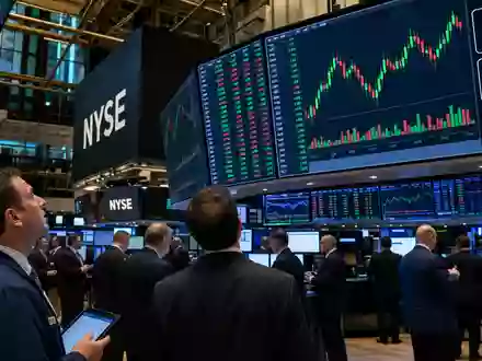 Börsen-Editorial vom NYSE-Handelsparkett mit Agrarcharts symbolisiert die Marktnotierung von Tyson Foods Inc., ISIN US9024941034 - Foto: THN