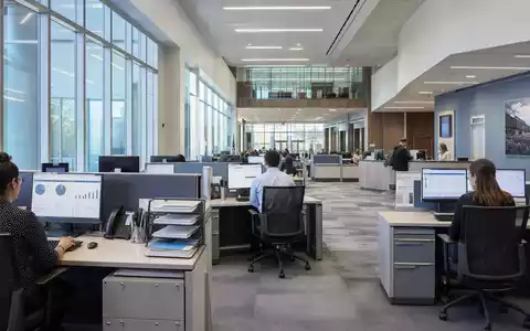 Tyler Technologies (ISIN US9022521051) beliefert Behörden mit Software für digitale Verwaltungsprozesse in modernen Amtsgebäuden - Foto: THN