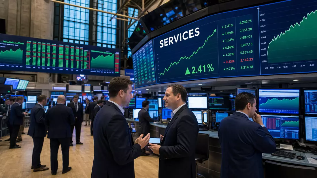 Trading-Floor mit großen Bildschirmen zeigt steigende Kurse im Dienstleistungssektor