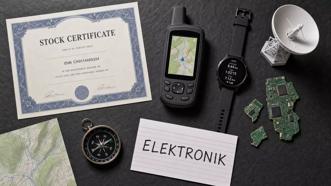 Draufsicht auf Aktienzertifikat CH0114405324 mit GPS-Gerät, Smartwatch, Kompass auf Schieferplatte