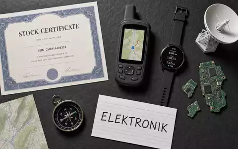 Garmin Ltd. Flatlay Aktienzertifikat ISIN CH0114405324 GPS-GerÀt Smartwatch Kompass Elektronik-Arrangement Draufsicht Schiefer - Foto: THN