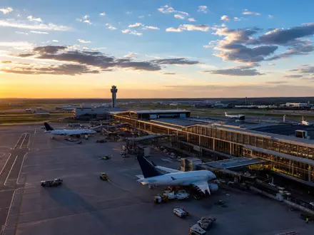 Fraport AG betreibt den internationalen Flughafen Frankfurt mit ISIN DE0005773303 als börsennotiertes Unternehmen - Foto: THN