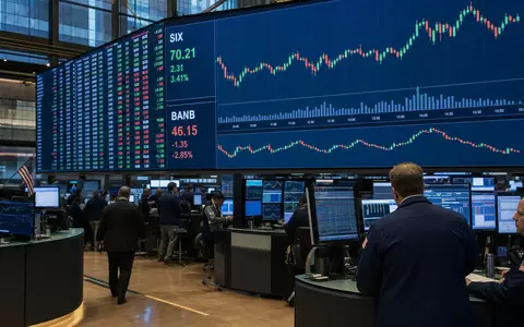 Bachem Holding AG (CH0012530207) notiert an der SIX, gezeigt im Börsen-Editorial mit Biotech-Charts - Foto: THN