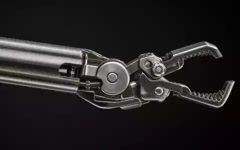Makroaufnahme einer chirurgischen Instrumentenspitze veranschaulicht Intuitive Surgical Inc. (US46120E6023) und die Präzisionstechnik der Chirurgie-Robotik - Foto: THN