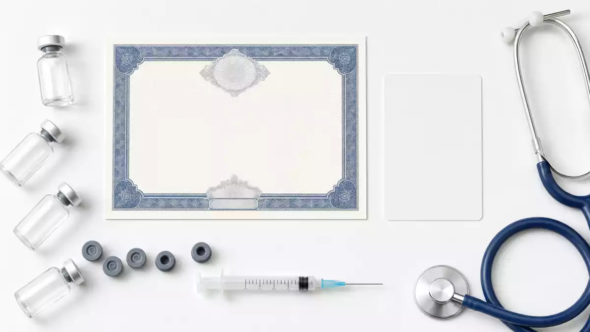 Flatlay mit Zertifikat und Vials, West Pharmaceutical, US9523901012