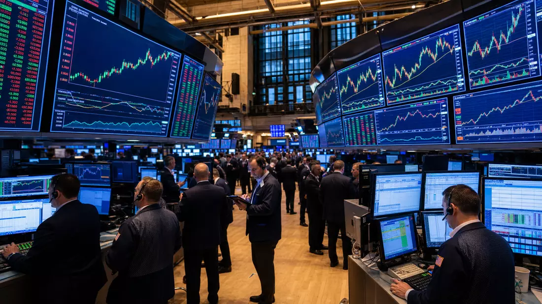 Redaktionsfoto des NYSE-Börsenhandels mit Energiesektor-Kursanzeigen auf Screens