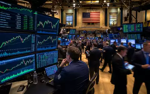 Ecolab Inc. NYSE-Handelsparkett mit Tradern und Chemie-Sektor-Charts, US2824031014, dramatisches Licht über leuchtenden Bildschirmen - Foto: THN