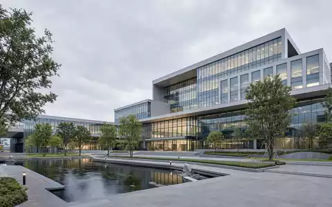 eBay Inc. modernes Campusgebäude ISIN US2786421030 als architektonisches CGI-Render mit stilvoller Außenanlage - Foto: THN