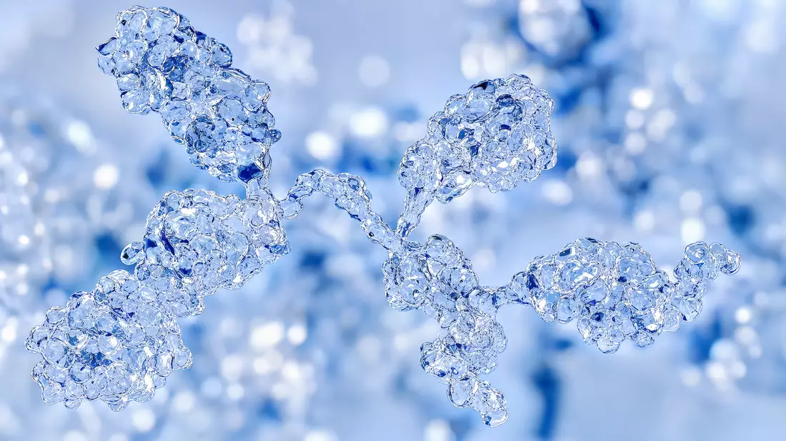 Makroaufnahme einer transparenten Antikörper-Proteinstruktur in Blau- und Weißtönen
