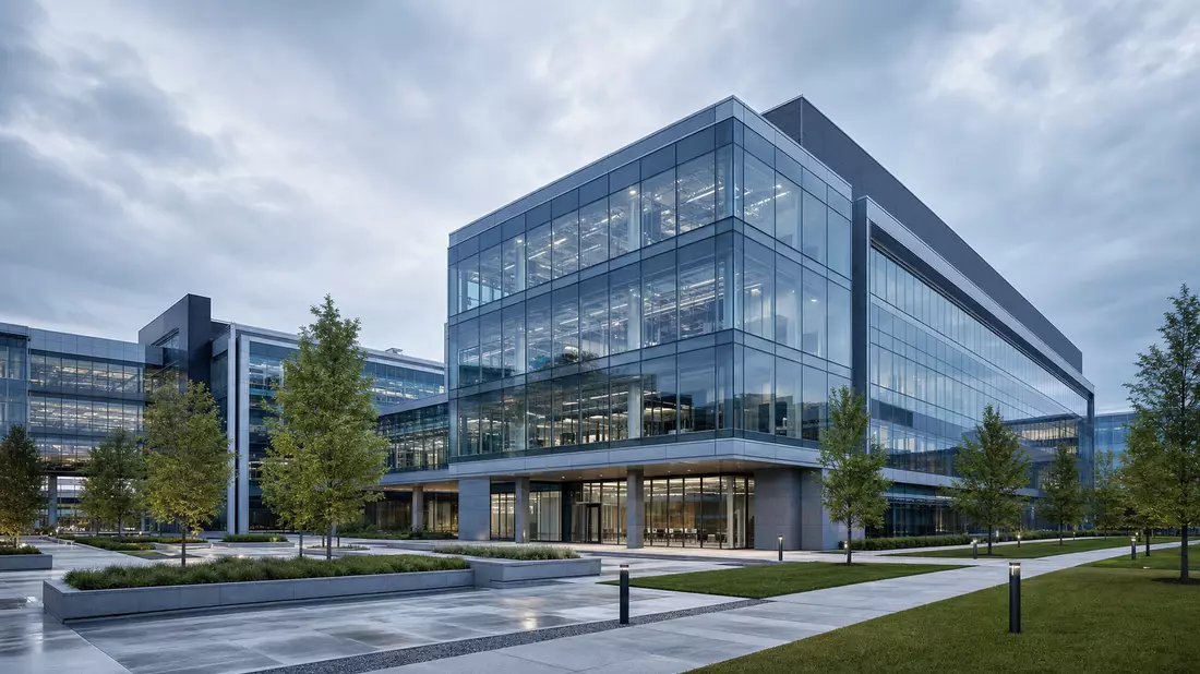 Architektur-3D-Render eines modernen Industrie-Forschungsgebäudes aus Glas und Stahl mit Park