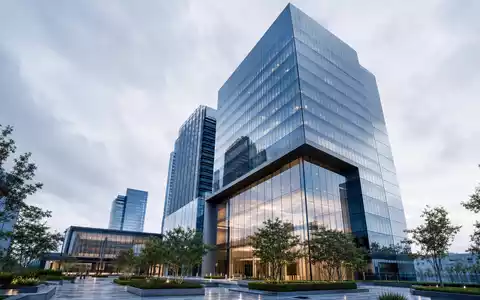 EOG Resources US26875P1012 modernes Glas-Hochhaus Houston Unternehmens-Hauptquartier architektonisches CGI-Render aus der Froschperspektive - Foto: THN