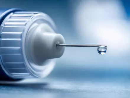 Novo Nordisk A/S (ISIN DK0060534915) fertigt Präzisionsnadeln für Injektoren, hier als eindrucksvolle Makroaufnahme festgehalten - Foto: THN