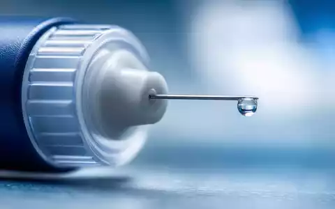 Novo Nordisk A/S (ISIN DK0060534915) fertigt Präzisionsnadeln für Injektoren, hier als eindrucksvolle Makroaufnahme festgehalten - Foto: THN