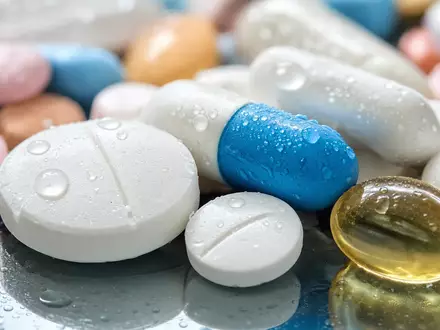 AstraZeneca plc (ISIN GB0009895292) entwickelt und produziert verschreibungspflichtige Tabletten, Kapseln und weitere Arzneiformen - Foto: THN