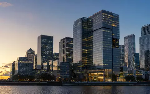 Barclays plc (ISIN GB0031348658) betreibt Investmentbanking von modernen Bürotürmen im Finanzviertel London aus - Foto: THN
