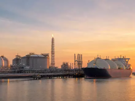 Fotorealistisches LNG-Terminal am Golf von Mexiko symbolisiert Sempra ISIN US8168511090 im EnergiegeschÀft - Foto: THN