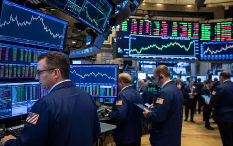 HubSpot Aktie US4435731009 NYSE Trading-Floor mit Händlern an Terminals und Software-Sektor-Charts auf Bildschirmen - Foto: THN