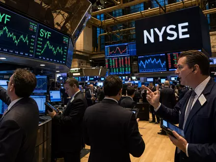 Börsen-Editorial vom Handelsparkett der NYSE dokumentiert das Börsenumfeld von Synchrony Financial, ISIN US87165B1035 - Foto: THN