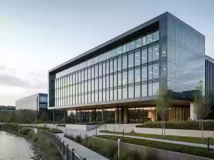 Modernes Architektur-Rendering eines Buerogebaeudes reprasentiert United Utilities Group PLC, ISIN GB00B39J2M42, in Nordwest-England - Foto: THN