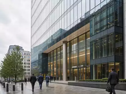 Fotorealistisches Bild zeigt moderne Bankzentrale in Brüssel, passend zu KBC Group NV, ISIN BE0003565737 - Foto: THN