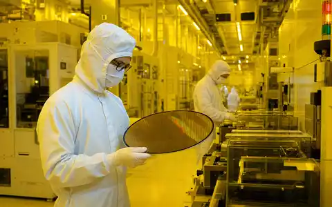 Infineon Technologies AG (DE0006231004) fertigt Halbleiter-Wafer in modernen Reinräumen mit hochpräziser Chip-Produktionstechnik - Foto: THN