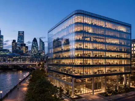 Architektur-Render eines Bürohochhauses repräsentiert den modernen Konzernsitz von WPP plc (ISIN JE00B8KF9B49) in London - Foto: THN