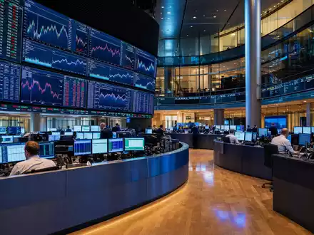 Editorial-Aufnahme des Nasdaq-Stockholm-Handelsraums mit Kursdaten, relevant für Anleger von AAK AB (ISIN SE0011337708) - Foto: THN