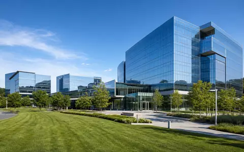 Capital One Financial Hauptsitz McLean Virginia – moderner Glas-Campus mit Rasenflächen, ISIN US1381731035 - Foto: THN