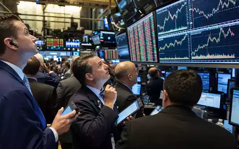 Börsen-Editorial an der NYSE mit Charts illustriert Aktienhandel von Keurig Dr Pepper US49271V1008 im Konsumgütersektor - Foto: THN