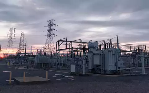 Fotorealistisches Umspannwerk symbolisiert Public Service Ent. Aktie US7445731067 im Energiesektor von New Jersey heute - Foto: THN
