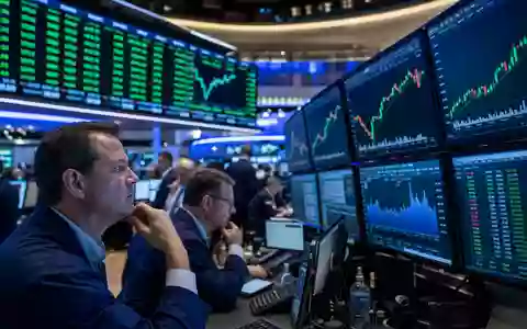 Hornbach Holding DE0006083405 im Börsen-Editorial mit Händlern vor SDAX-Kurscharts und Einzelhandel-Sektoranzeigen auf modernem Handelsfloor - Foto: THN
