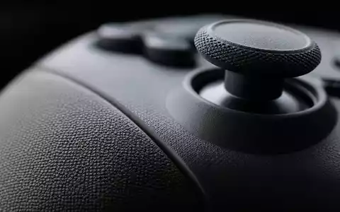 Extreme Makro-Nahaufnahme eines Videospiel-Controllers steht für das Electronic Arts Kernprodukt und ISIN US2855121099 - Foto: THN