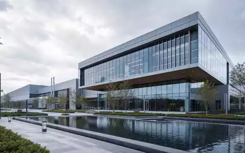 Emerson Electric Hauptquartier US2910111044 als modernes Architekturrender mit Glas-Stahl-Fassade und elegantem Spiegelteich - Foto: THN