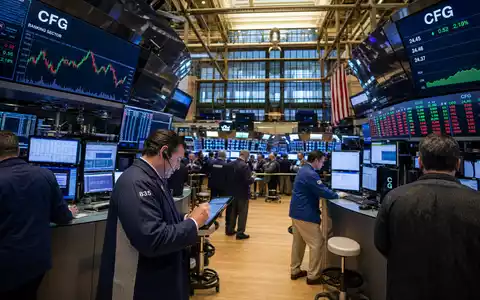 Citizens Financial Group NYSE-Handelssaal US1746101054: Börsenhändler mit CFG-Charts auf Screens bei Editorial-Fotografie - Foto: THN