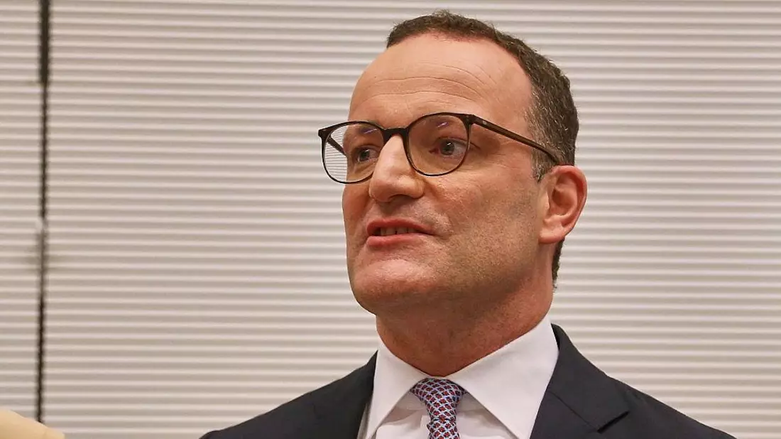 Grünen verlangen von Spahn Erklärung in Leihmutter-Debatte