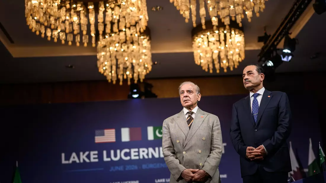 Pakistans Premier Shehbaz Sharif und der mächtige Armeechef Asim Munir hatten in den vergangenen Monaten eine wichtige Vermittlerrolle im Iran-Krieg gespielt. (Archivbild) - Bild: Fabrice Coffrini/KEYSTONE/Pool AFP/dpa
