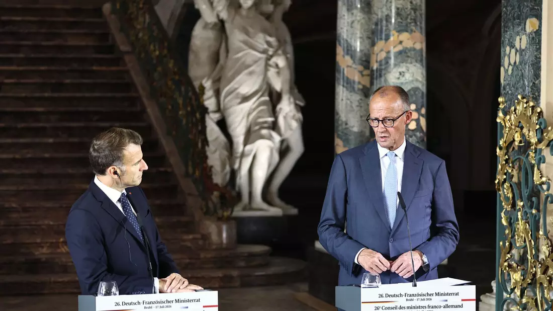 Merz und Macron besiegelten eine Kooperation von Deutschland und Frankreich bei der nuklearen Abschreckung. - Bild: Oliver Berg/dpa