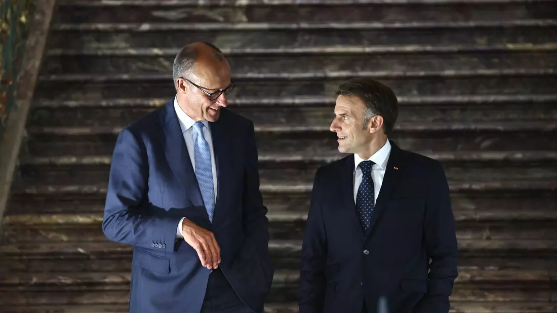Merz und Macron haben die große Bedeutung der deutsch-französischen Zusammenarbeit für Europa betont, nicht nur in Verteidigungsfragen. - Bild: Oliver Berg/dpa