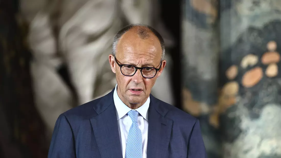 Kanzler Friedrich Merz (CDU) kündigte an, dass die CDU-Spitze sich mit der Debatte über Spahn befassen werde. - Bild: Oliver Berg/dpa