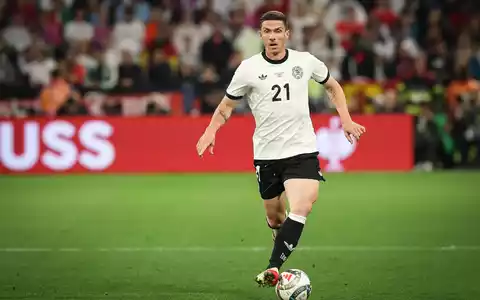 Robin Gosens schließt sich seinem Herzensclub FC Schalke 04 an. (Archivbild)  - Foto: Christian Charisius/dpa