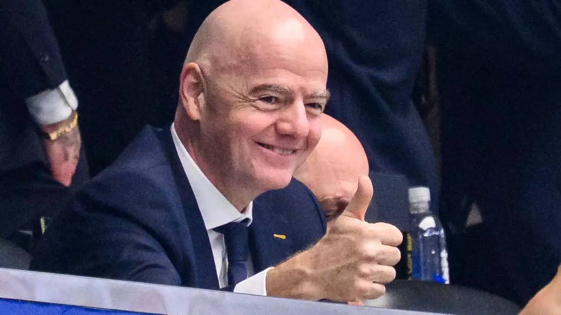Gianni Infantino hat gute Laune bei der WM.  - Bild: Tom Weller/dpa